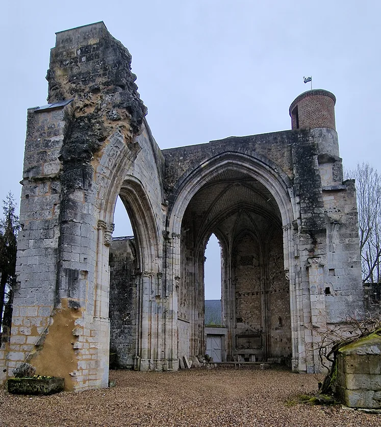 Protection intrusion d'un château à Bonnières avec alarme Daitem