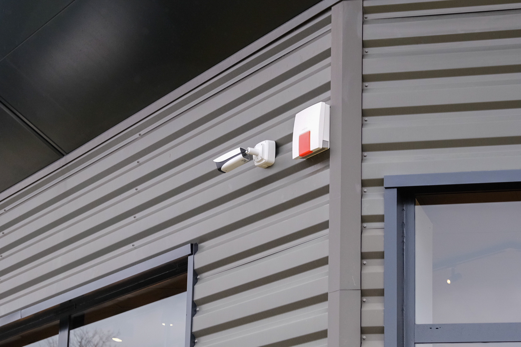 Vue d'ensemble de réalisations Bruneau Protection — installations alarme, vidéosurveillance et contrôle d'accès